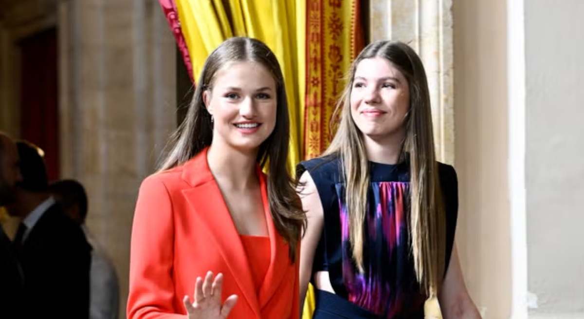 La princesa Leonor y la infanta Sofía toman el relevo a los Reyes en París: su apoyo a Nadal y Alcaraz