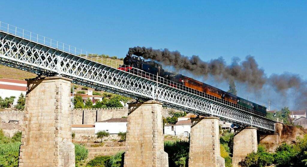 Uno de los viajes más bonitos de toda Europa se hace en tren: por menos de 20 euros y muy cerca de España