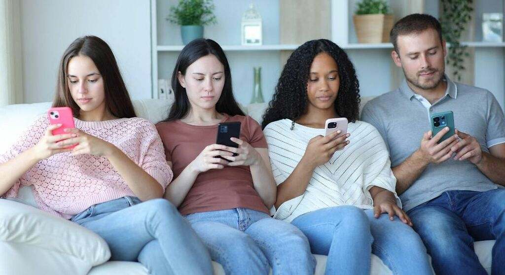 Salud digital: cinco trucos o costumbres sencillas (y realistas) para dejar de usar tanto el móvil