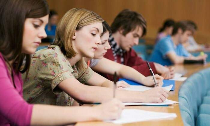 universitarios-estudiando-alamy.jpg