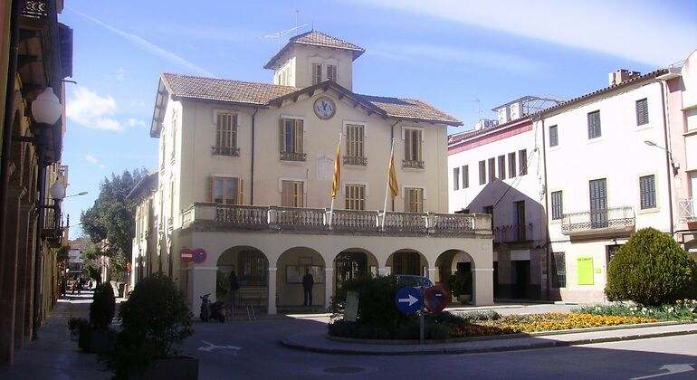Plaza del Ayuntamiento junto a la iglesia de Sant Joan Baptista
