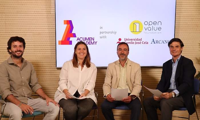Firma-acuerdo-Acumen-y-patrocinadores-cerca-1.jpg