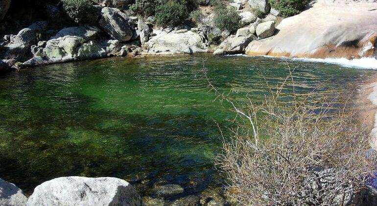 Zona de baño al final de una ruta llena de naturaleza