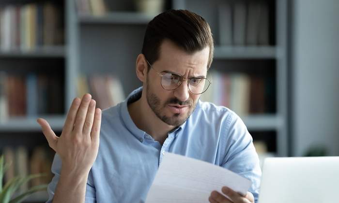 trabajador-despedido-carta-casa-dreamstime.jpg