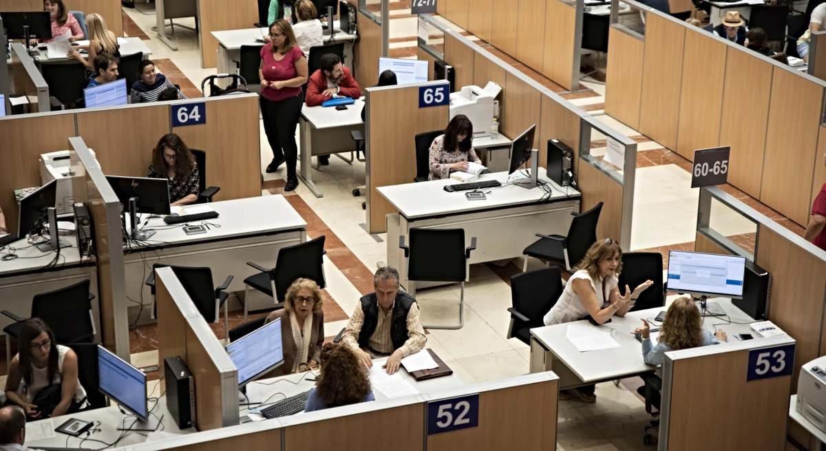 España se enfrenta a una de sus mayores renovaciones de funcionarios: 40.000 nuevas plazas este mes de junio