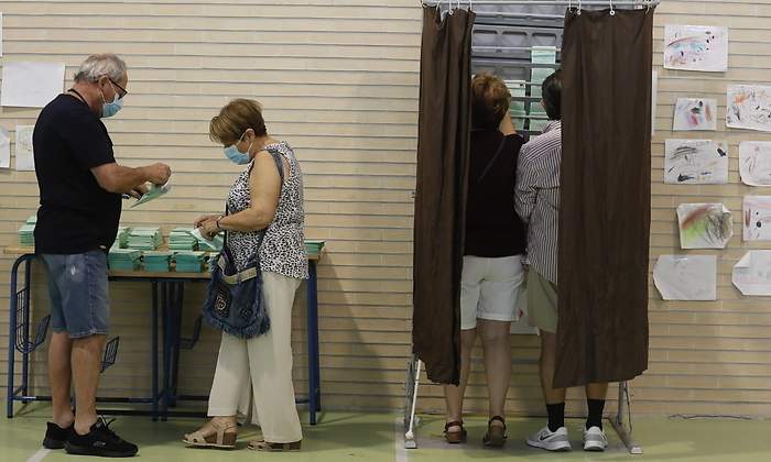 colegio-elecciones-19jun.jpg