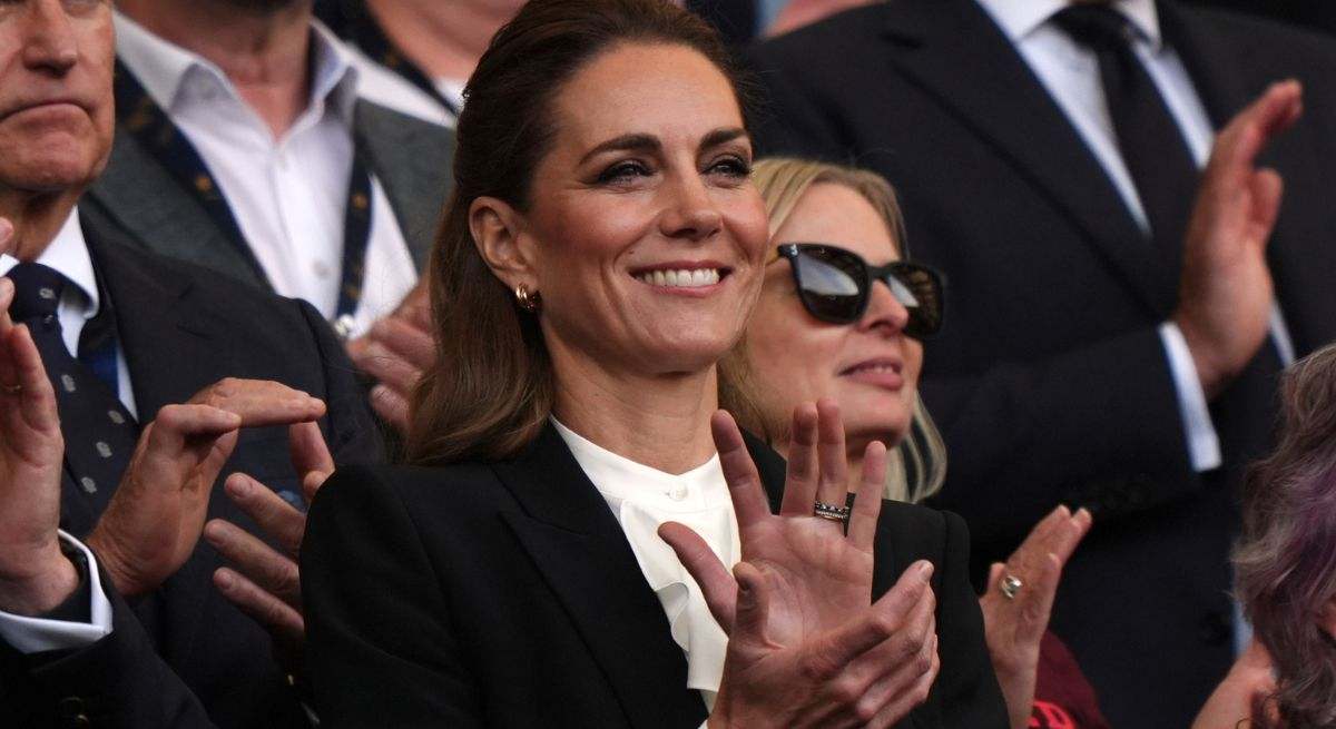 Kate Middleton reaparece tras su llamativo cambio de look: de luto y con un nuevo matiz en su melena