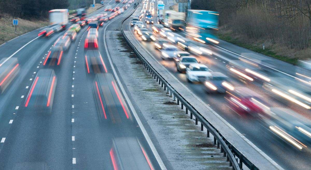 La DGT avisa a toda España: a partir de este fin de semana, ten cuidado con la conducción por esta carretera:  Se recomienda... 