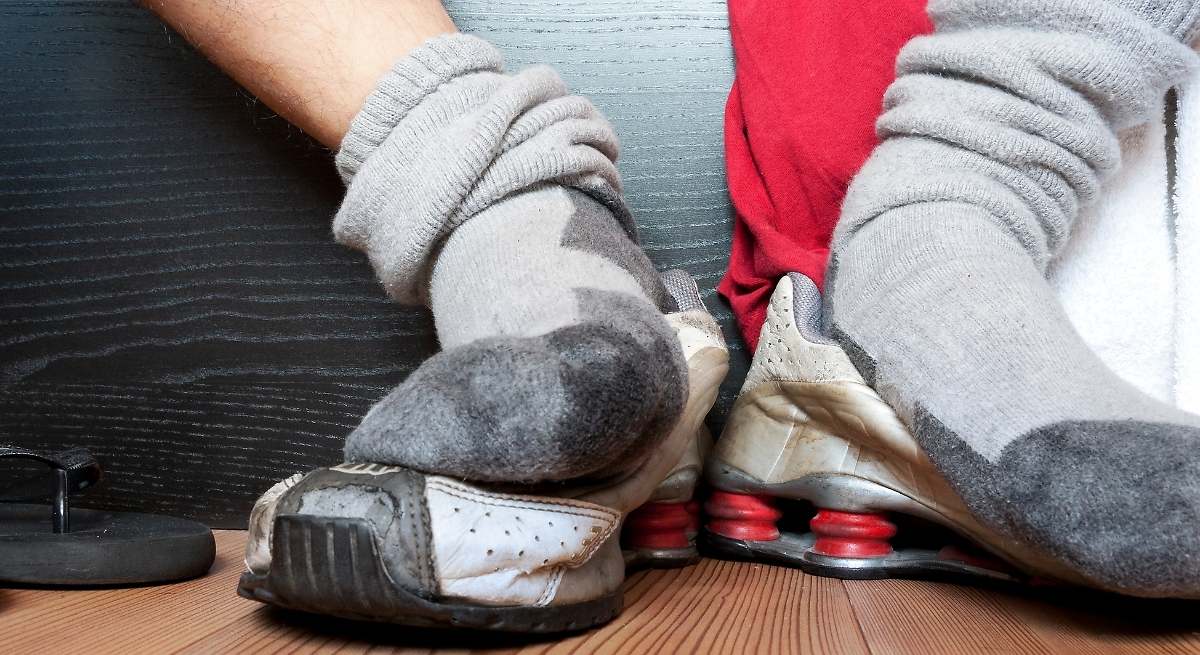 Adiós al mal olor en los zapatos: el truco con solo dos ingredientes para que el calzado huela bien al instante