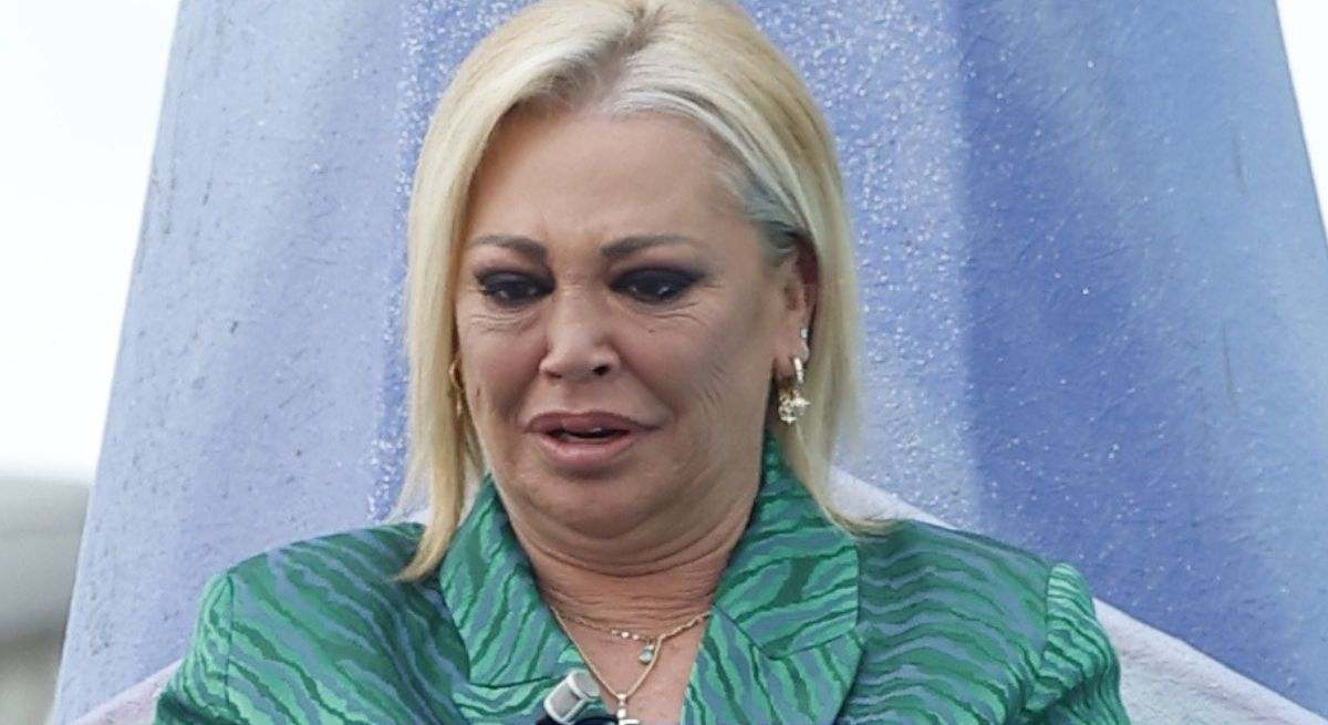 Belén Esteban, en su momento más vulnerable, lanza su mensaje más personal  a su hija: "Tan lejos..."
