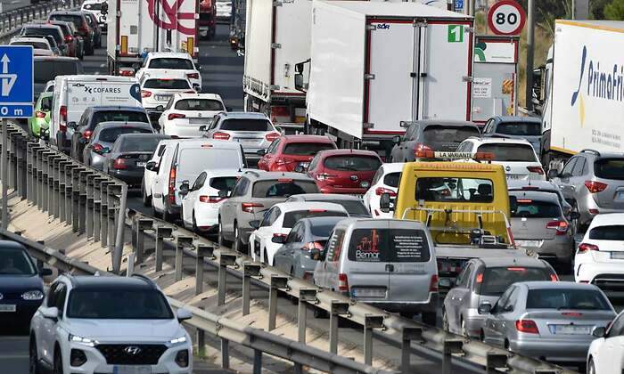 EuropaPress_3880090_varios_vehiculos_circulan_autovia_mediterraneo_a_7_nudo_autovia_murcia_a_30-1.jpg