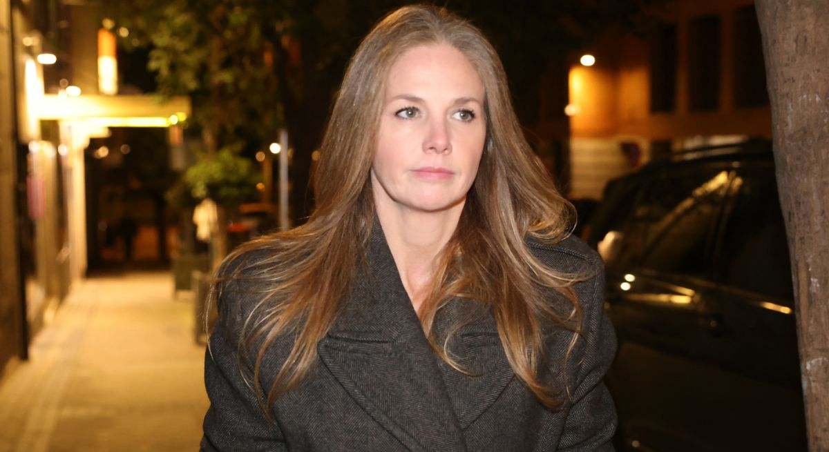 Genoveva Casanova abandona la casa donde fue retratado el príncipe de Dinamarca