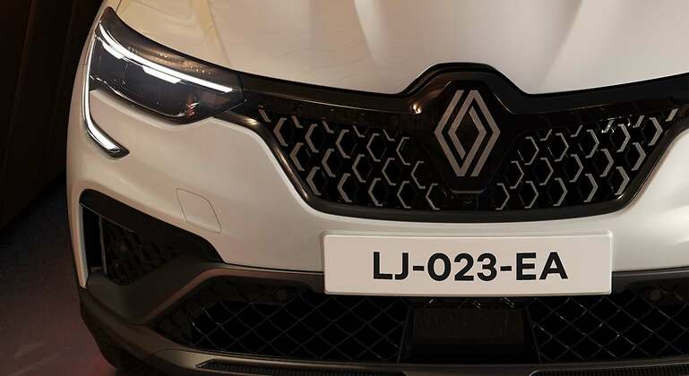 El renovado Arkana luce la nueva identidad de la marca.
