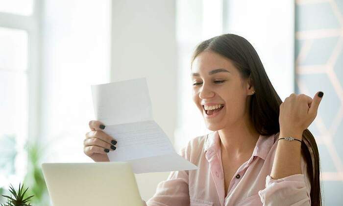 mujer-directorio-dreamstime.jpg