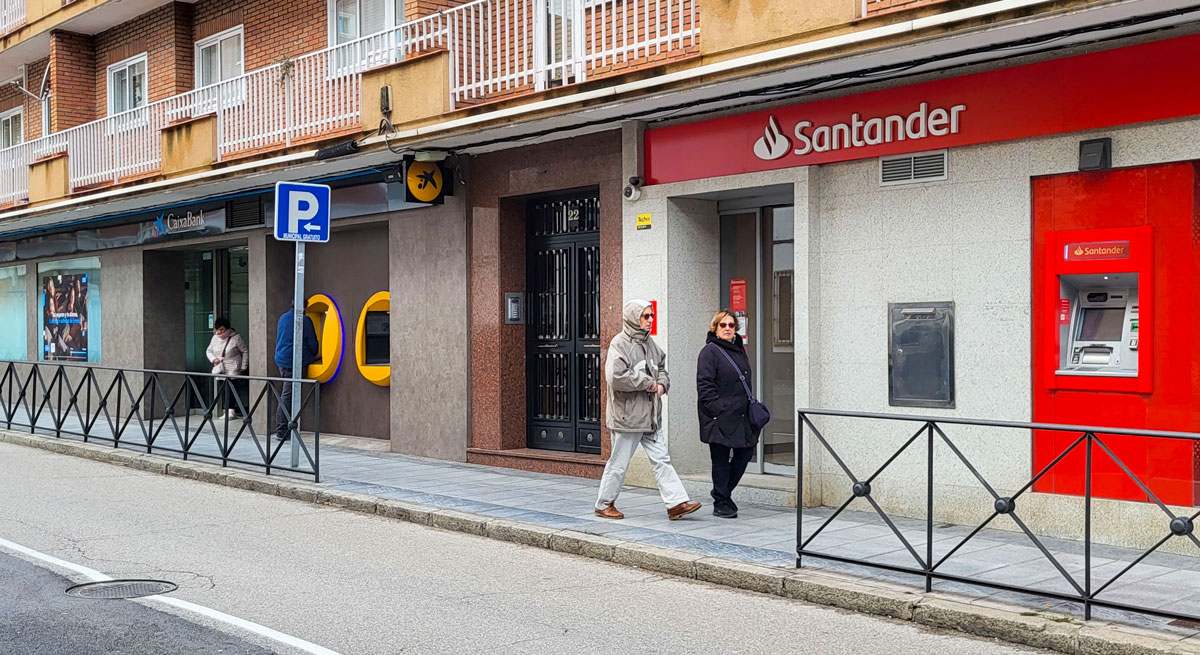 CaixaBank y Sabadell lideran la reducción de provisiones en España al bajar un 30%