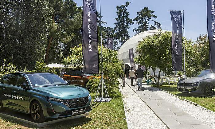 PEUGEOT-E-XPERIENCE_01.jpg