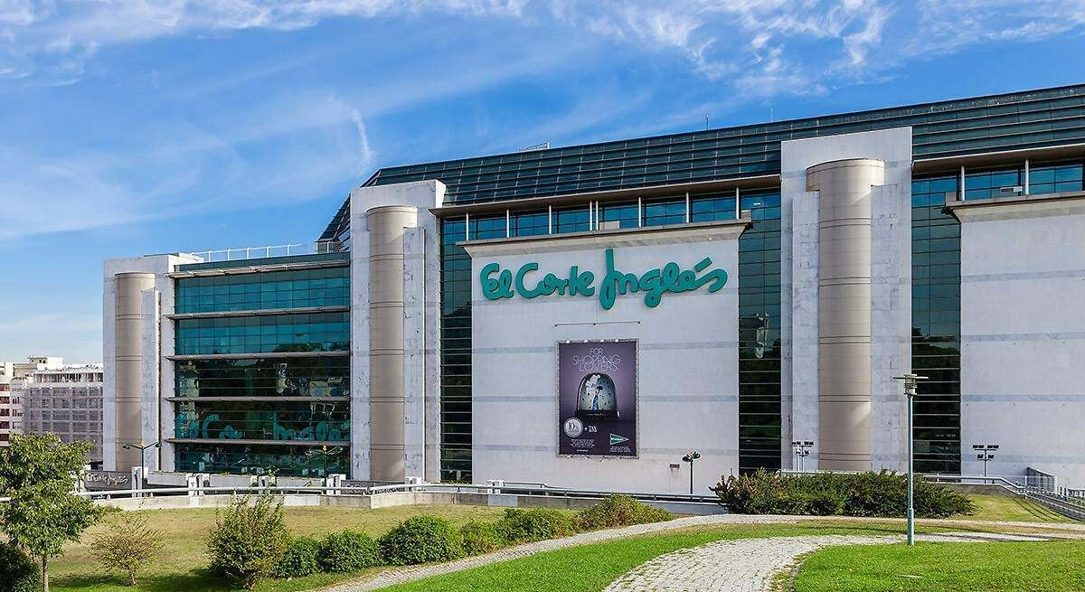 El Corte Inglés eleva la retribución media de sus trabajadores un 3,9% en el último año y alcanza los 25.275 euros de sueldo