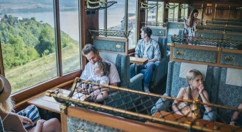 Viaje en tren por los Alpes suizos