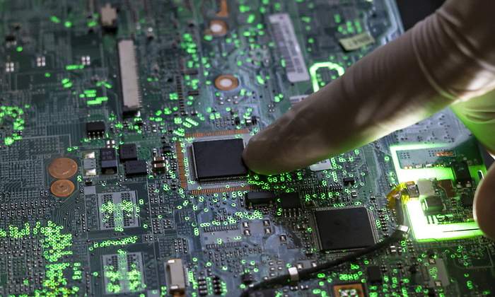 dedo-chip-dreamstime-1200x655.jpg