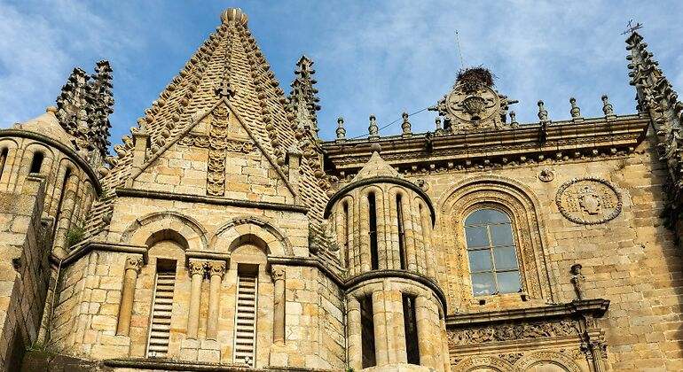 Fachada de la catedral de Plasencia con arbotantes