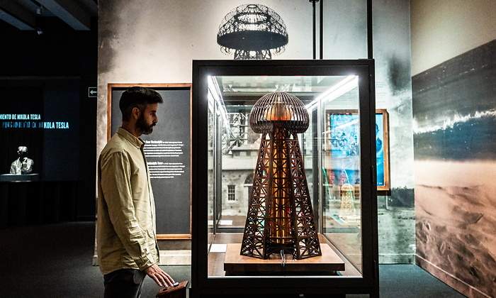 tesla-caixaforum-1200.jpg