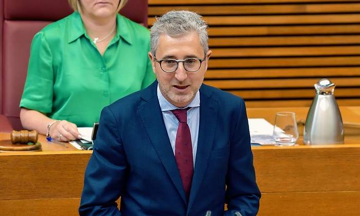arcadi-Espana-cortes.jpg