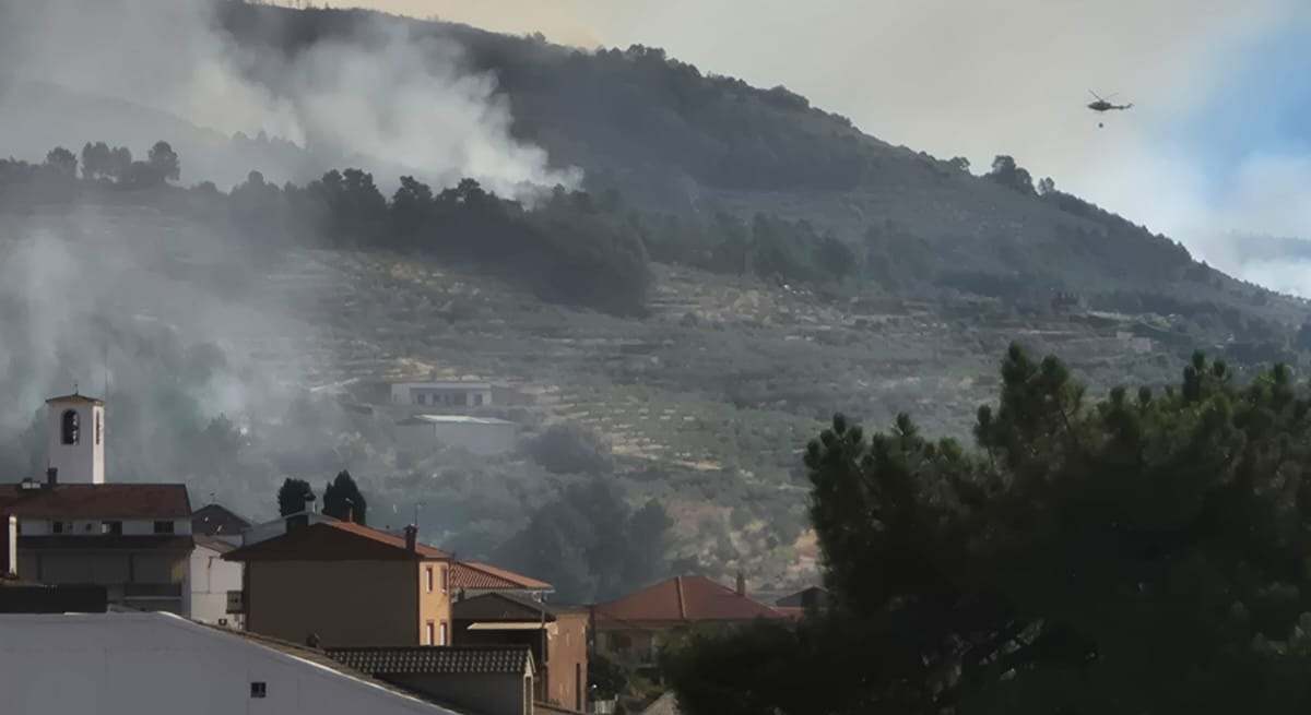 El incendio en Las Hurdes ha calcinado ya 2.500 hectáreas y se han evacuado seis núcleos de población