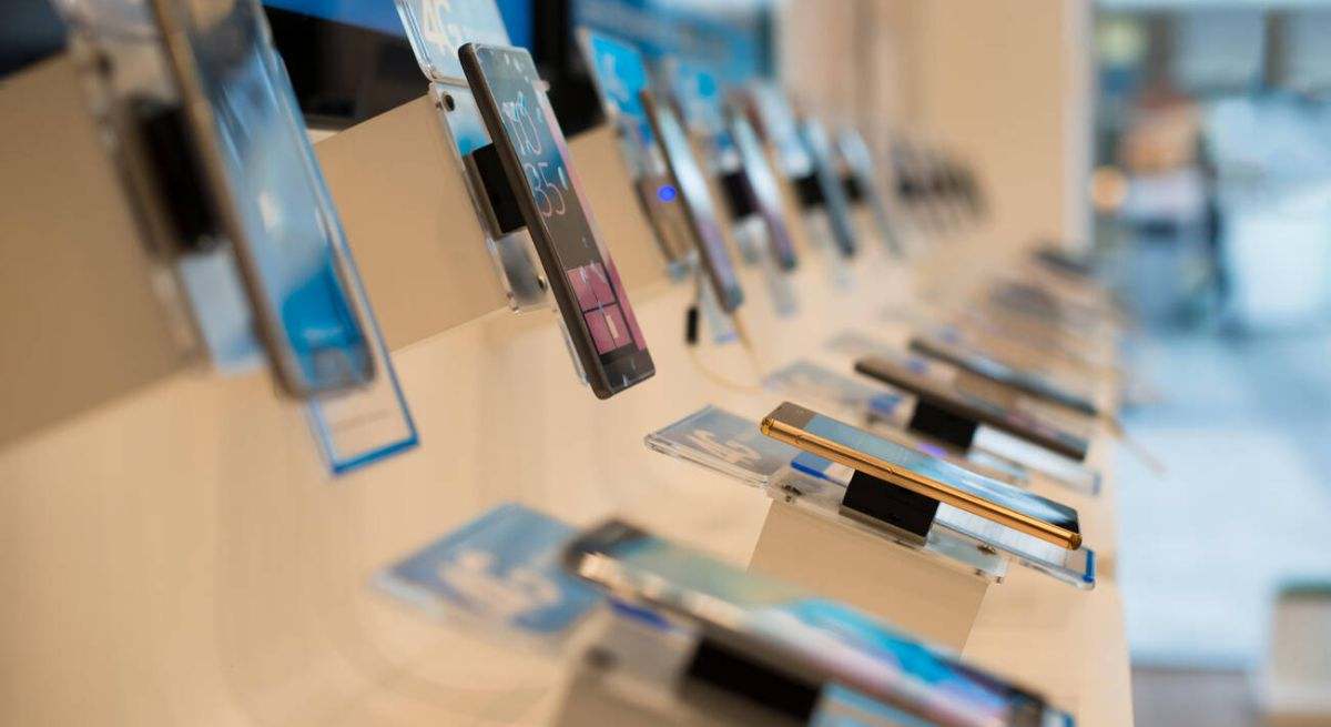 Pregunté a ChatGPT cuáles son los mejores smartphones para comprar por menos de 500 euros: esta ha sido su respuesta