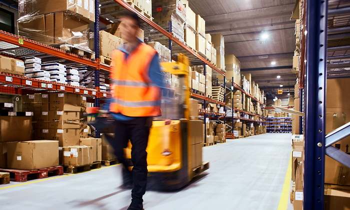 almacen-trabajador-istock.jpg