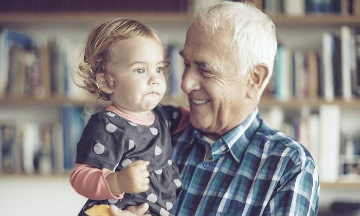 1200-x-655-Abuelo-con-nieta-Istock.jpg