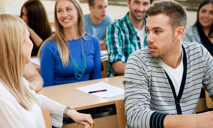estudiantesenclasesgrandes.jpg