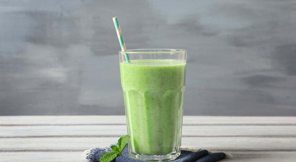 Este es el jugo verde perfecto para bajar el azúcar: lo puedes preparar en unos minutos