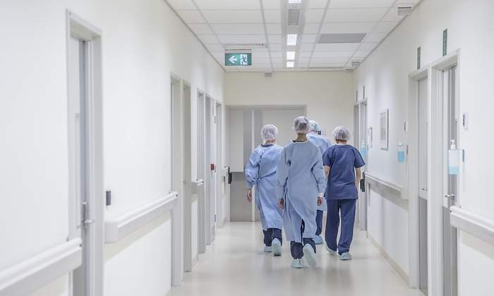 profesionales-sanitarios-hospital-istock.jpg