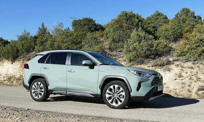 TOYOTA_RAV4_01.jpg