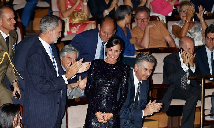 letizia-vestido-lentejuelas-1200.jpg
