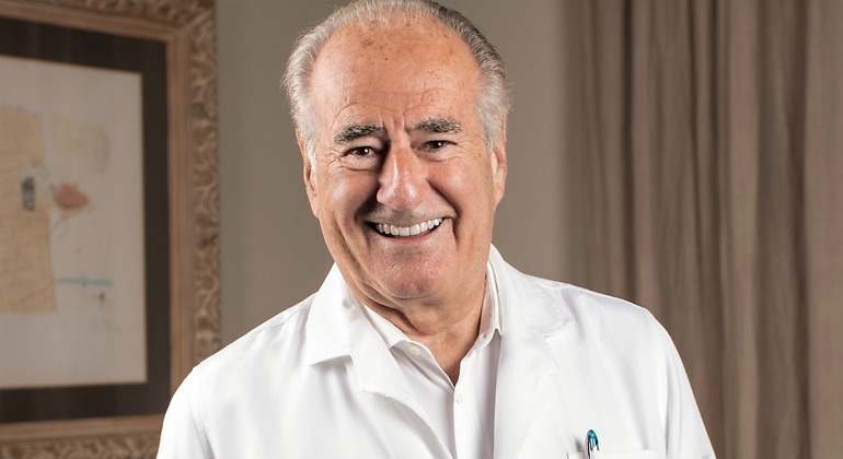 Doctor Javier de Benito.