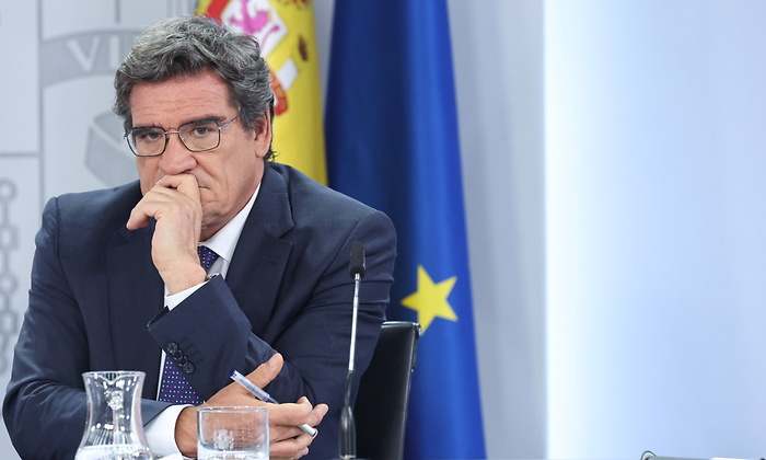 jose-luis-escriva-pensativo-cmin-julio-2022-ep.jpg