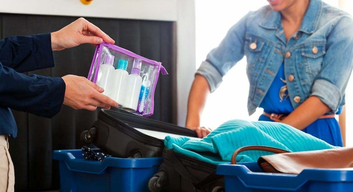Cuidado con el equipaje de mano: esto es lo que exige la regla 3-1-1 sobre líquidos y cómo puede complicar tu viaje en avión