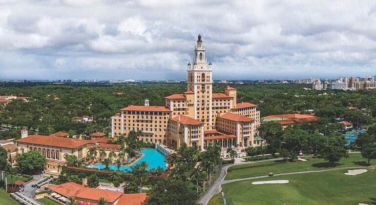 Fachada del Hotel Baltimore en Miami, Estados Unidos