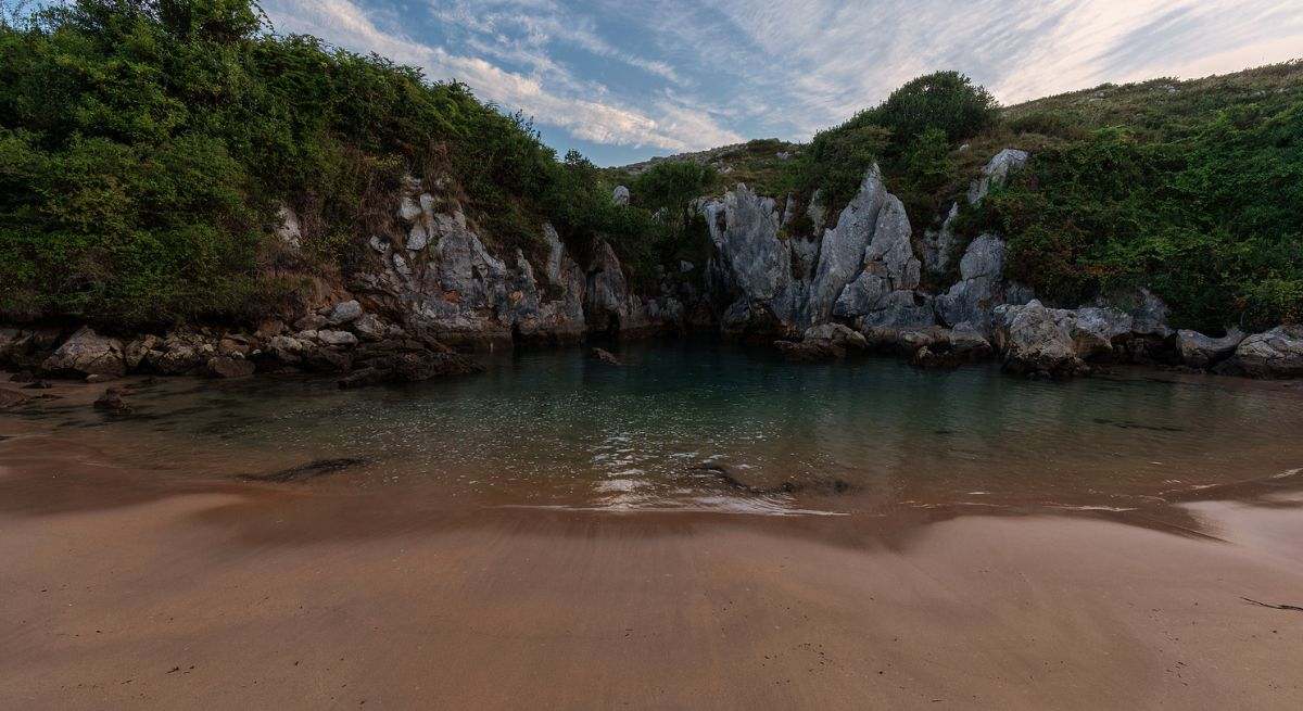 La playa más pequeña del mundo está en España: tiene 40 metros y está a 100 metros del mar