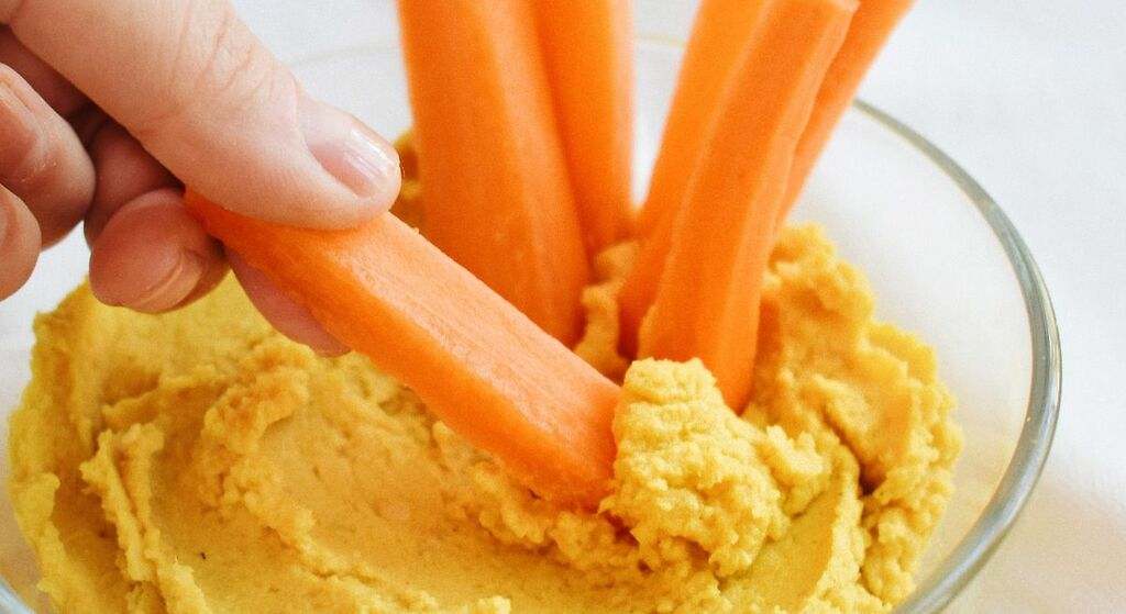 Palitos de zanahoria con hummus