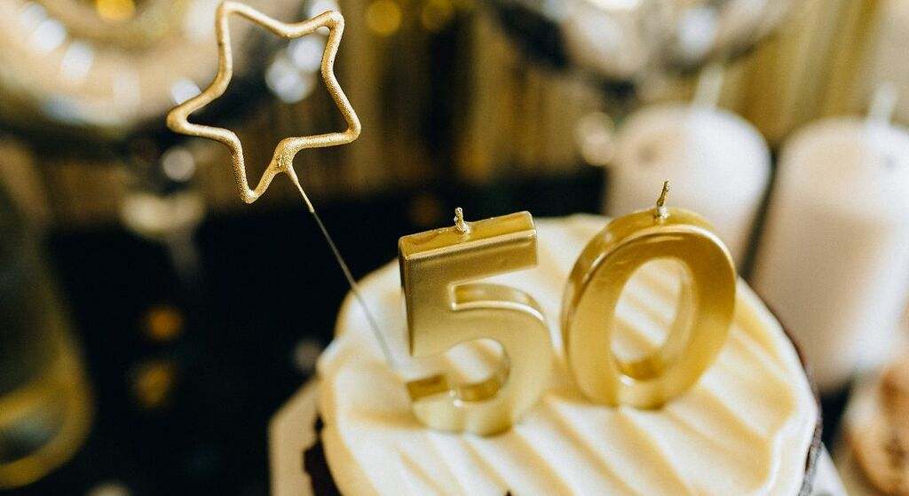 Si quieres vivir una vida más feliz a los 50 años y más, empieza a decir hola a estos 5 hábitos