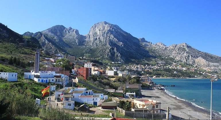 Benzú una playa en Ceuta que tiene vista a las montañas