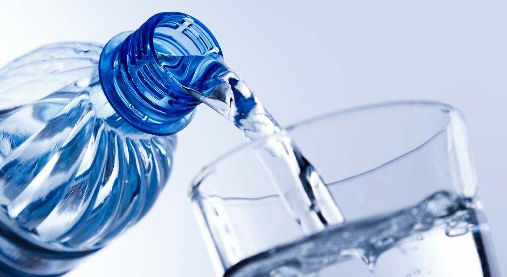 Bebe suficiente agua al día