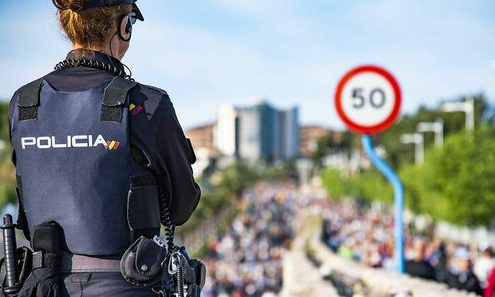 policia-acceso-dreamstime.jpg