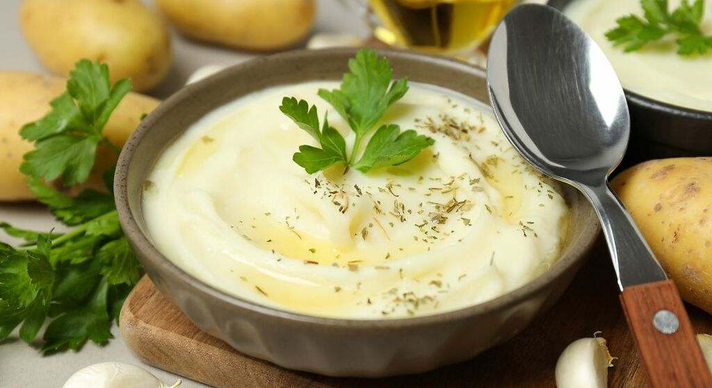 El puré de patatas quedará mucho más cremoso si añades este simple ingrediente que utilizan los chefs franceses