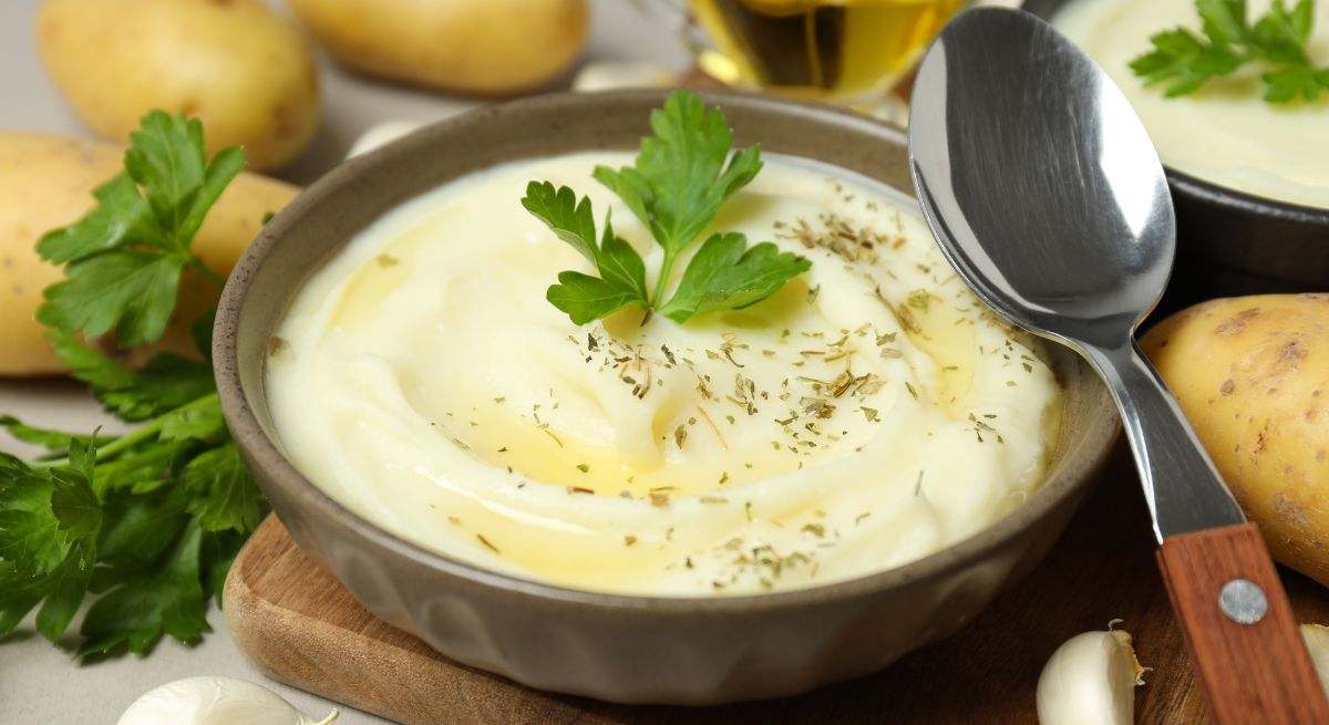 El puré de patatas quedará mucho más cremoso si añades este simple ingrediente que utilizan los chefs franceses