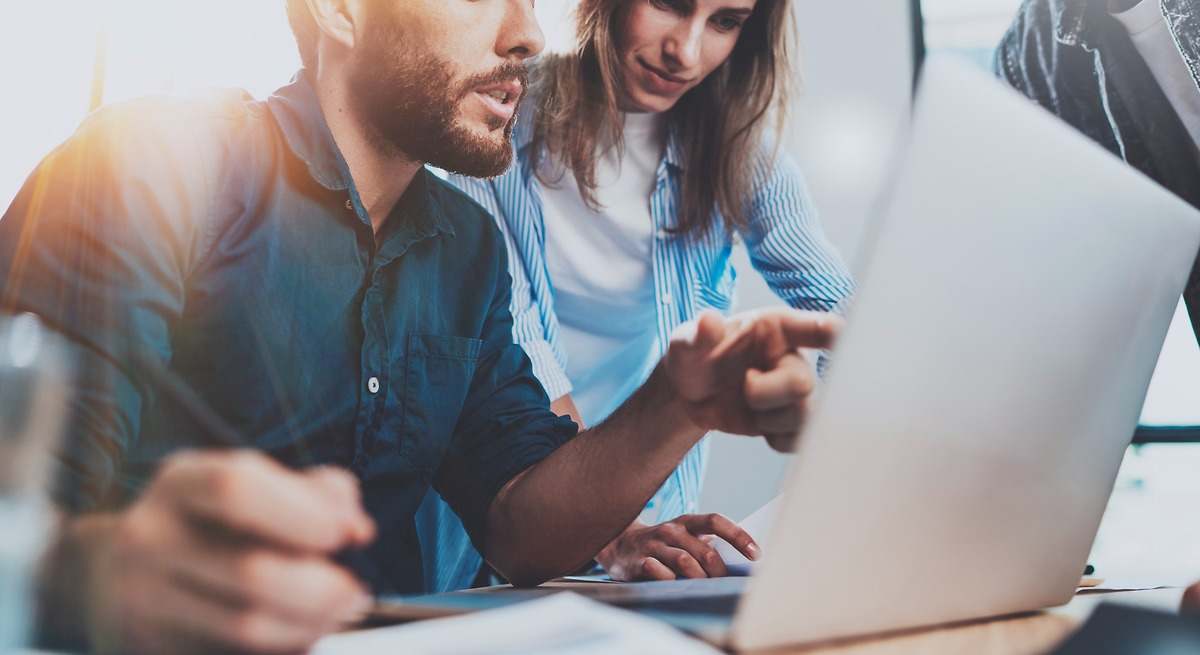 Los tres colores que usan las personas inteligentes, según la psicología
