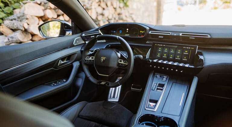 El volante ya luce el nuevo emblema de la marca.