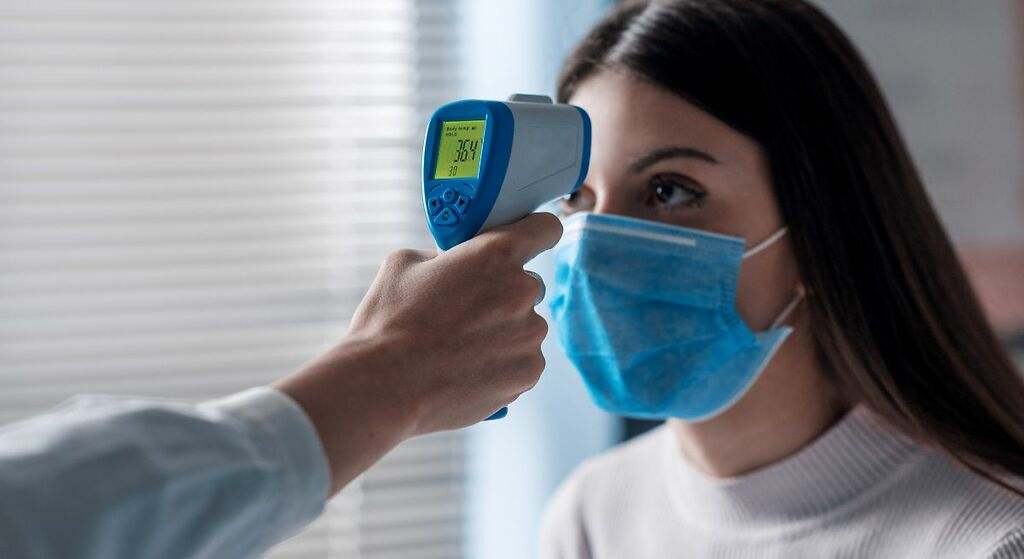 Reduce la temperatura corporal